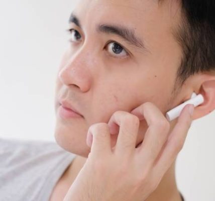 Smart Ways to Use M95 Translator Earbuds While Traveling