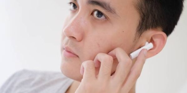 Smart Ways to Use M95 Translator Earbuds While Traveling